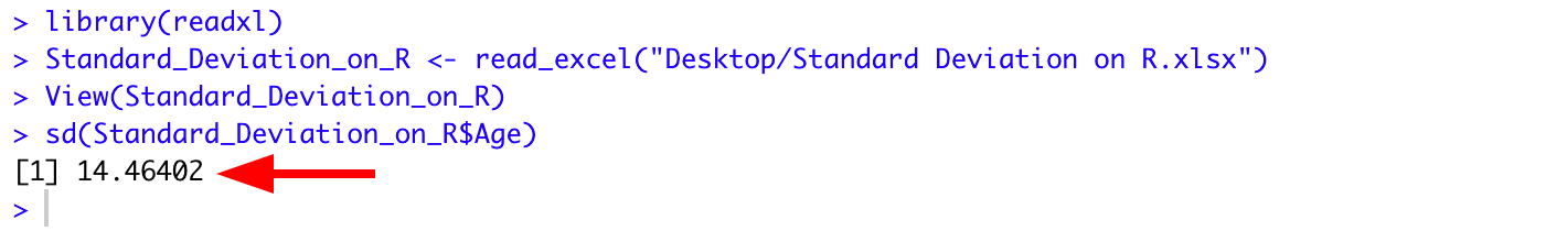 Salida de la consola RStudio mostrando el resultado de la función sd() de 14.46402 para la columna Age del dataset Excel