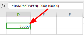 Celda de Excel con la fórmula RANDBETWEEN generando un número aleatorio entre 10,000 y 100,000