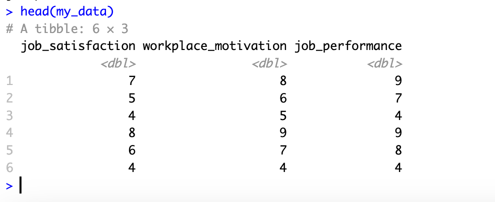 Consola de R mostrando el resultado de head() del conjunto de datos de mediación con las columnas satisfacción laboral, motivación laboral y desempeño laboral